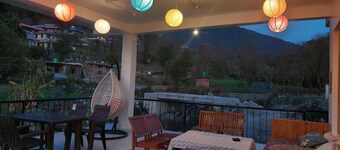 The Lost Hostels-Bir - Landing Site