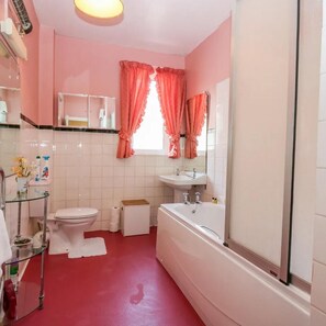 アパートメント | バスルーム | シャワー、ヘアドライヤー、タオル