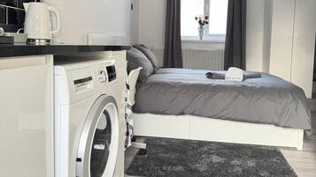Studio | Free WiFi, bed sheets