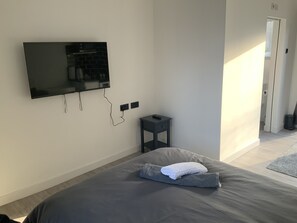 Free WiFi, bed sheets - Little Gem Studio Near Sutton High Street (Sutton)