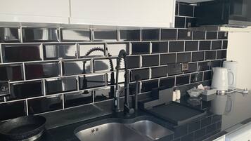 Studio | Private kitchen | Fridge, microwave, stovetop, electric kettle