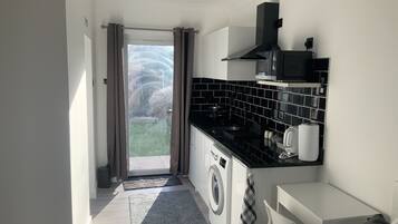 Studio | Private kitchen | Fridge, microwave, stovetop, electric kettle