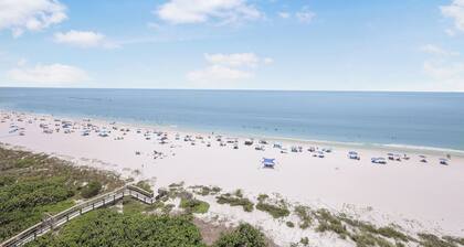 Breath-taking beachfront condo w/ pool/spa/views
