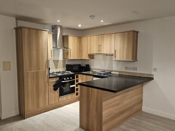 Private kitchen - Impeccable 2-bed House in Basildon (Basildon)