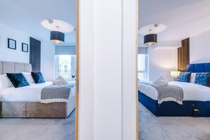 2 bedrooms, iron/ironing board, free WiFi, bed sheets - Manchester Short Stay (Salford)