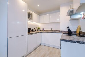 Leilighet | Eget kjøkken | Kjøleskap, mikrobølgeovn, ovn og kokeplater