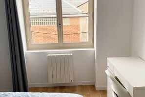 4 quartos, ferros/tábuas de passar roupa, berço de viagem, Wi-Fi