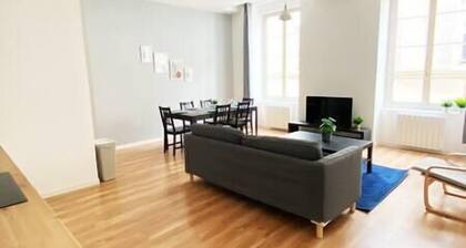 Hypercentre Luxueux T5 120m2 Parking Fermé