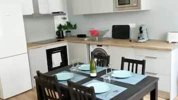 Kühlschrank, Mikrowelle, Ofen, Geschirrspüler