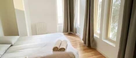 2 chambres, fer et planche à repasser, lit de bébé portatif, Wi-Fi