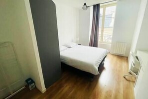4 bedrooms, iron/ironing board, travel crib, WiFi