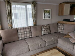 Hus | Opholdsområde | Fladskærms-tv, pejs