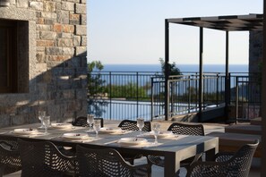 Outdoor dining - Montem SeaView Villa II, a Summer Retreat in Bali (Mylopotamos)