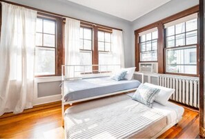 3 habitaciones, escritorio, cuna de viaje y wifi 