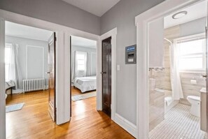 3 quartos, escrivaninha, berço de viagem, Wi-Fi