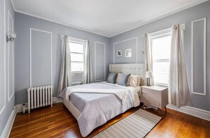 3 bedrooms, desk, travel cot, WiFi