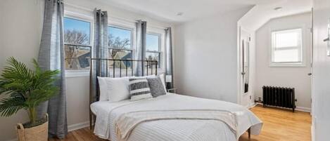 4 bedrooms, travel crib, WiFi, bed sheets