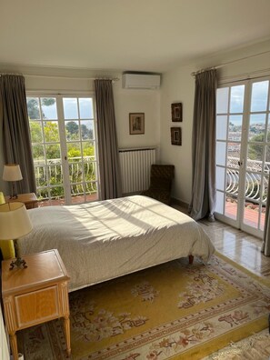 7 bedrooms, iron/ironing board, travel crib, free WiFi - Grande Villa vue mer (Cagnes-sur-Mer)