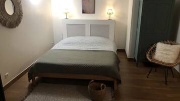 2 quartos, ferros/tábuas de passar roupa, Wi-Fi, roupa de cama