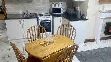 Cottage | Dining