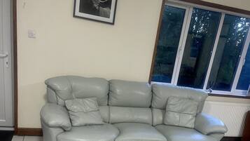 Cottage | Khu phòng khách | TV
