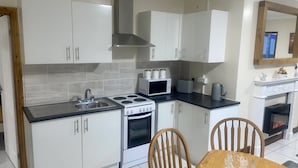 Private kitchen - Beautiful 3-bed Bungalow in Bawtry Doncaster (Doncaster)