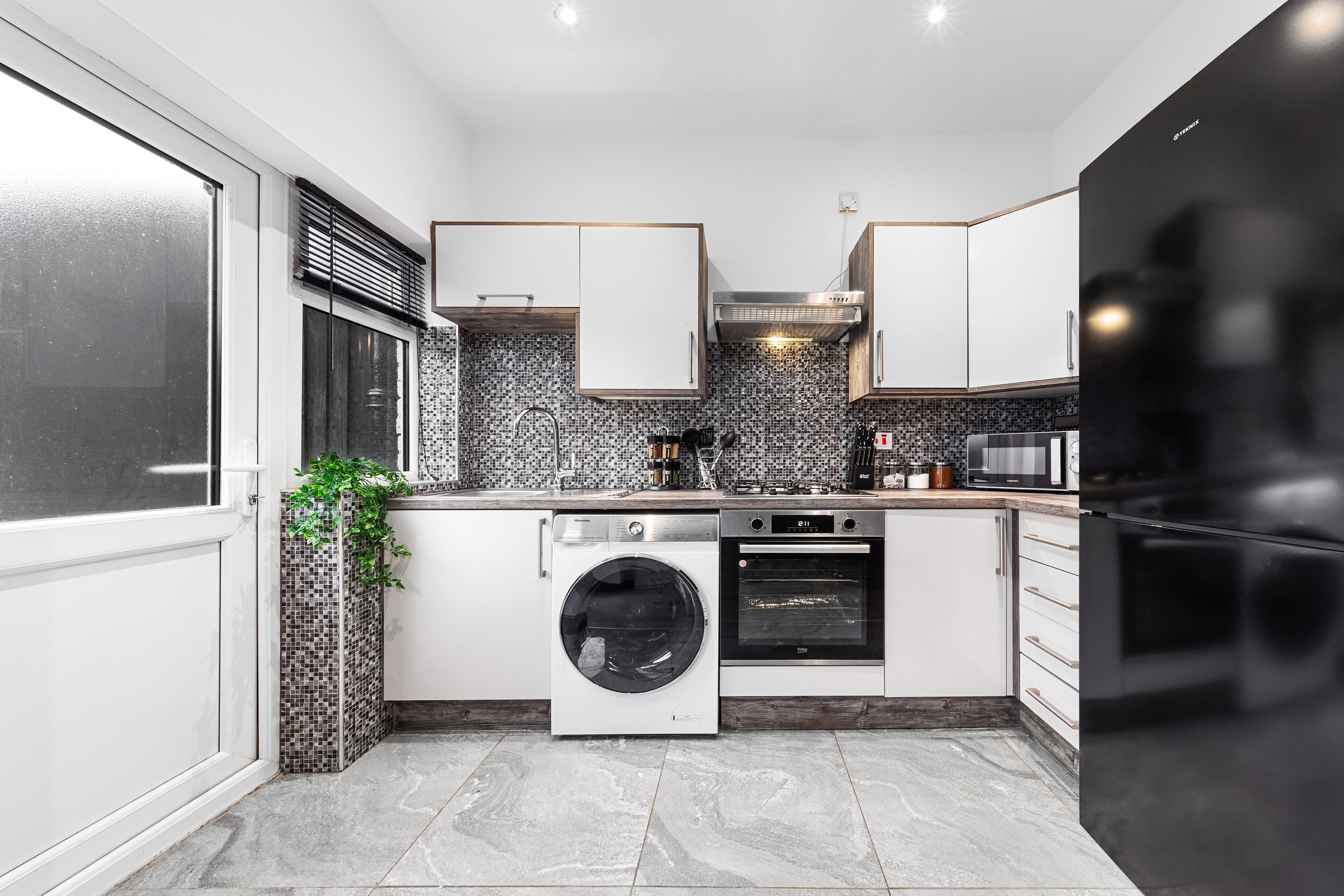 House | Private kitchen | Fridge, microwave, oven, stovetop