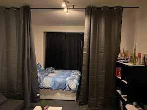 1 slaapkamer, een strijkplank/strijkijzer, wifi, beddengoed