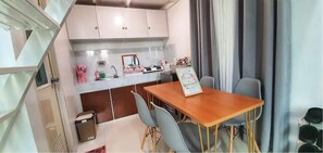 Dining - Lifestyle Stay - Happy Loft - Unit B5
(Silang Cavite Cavite)