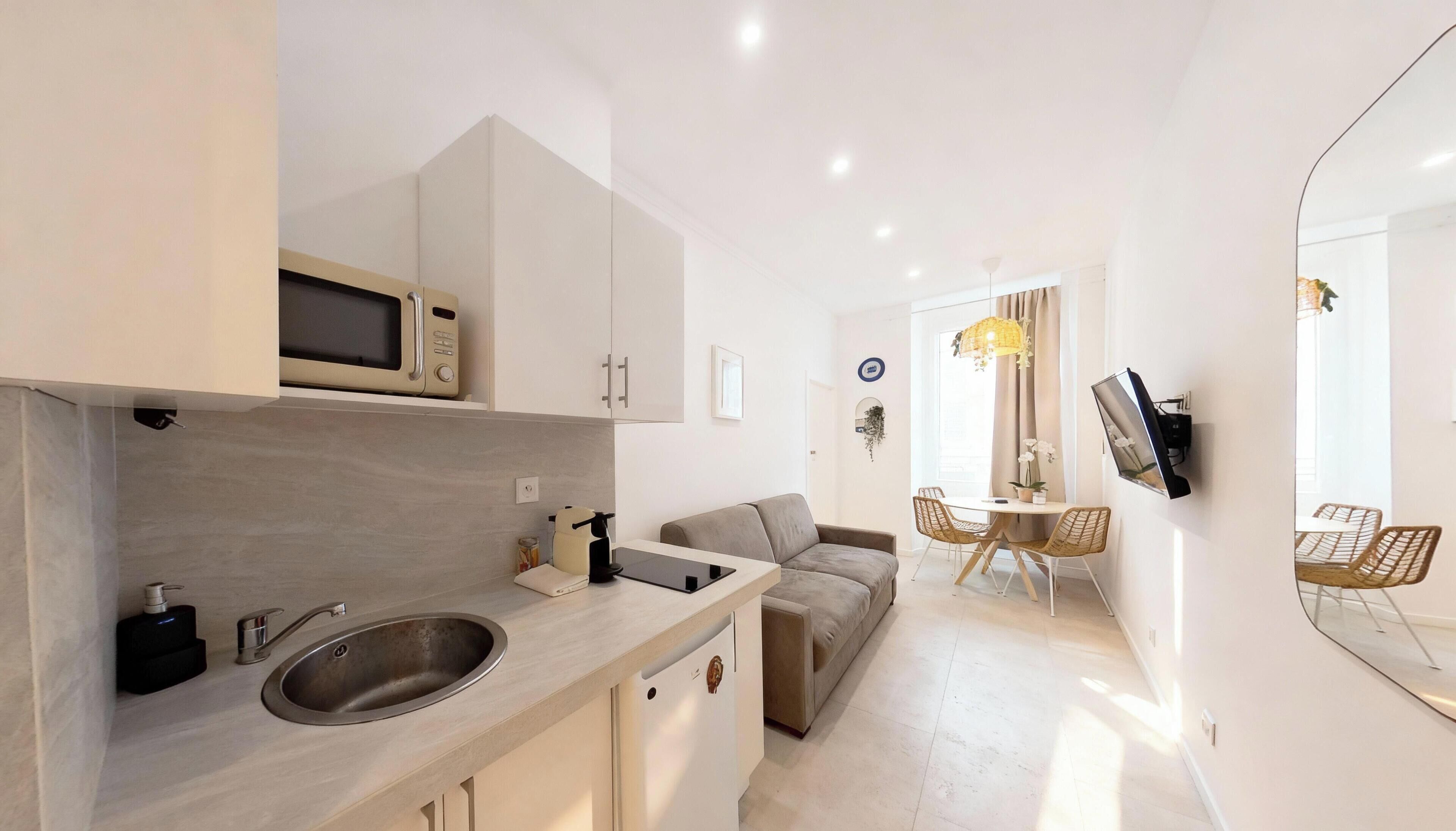 SANTORIN | Living area | 107-cm flat-screen TV with cable channels, Netflix, pay movies