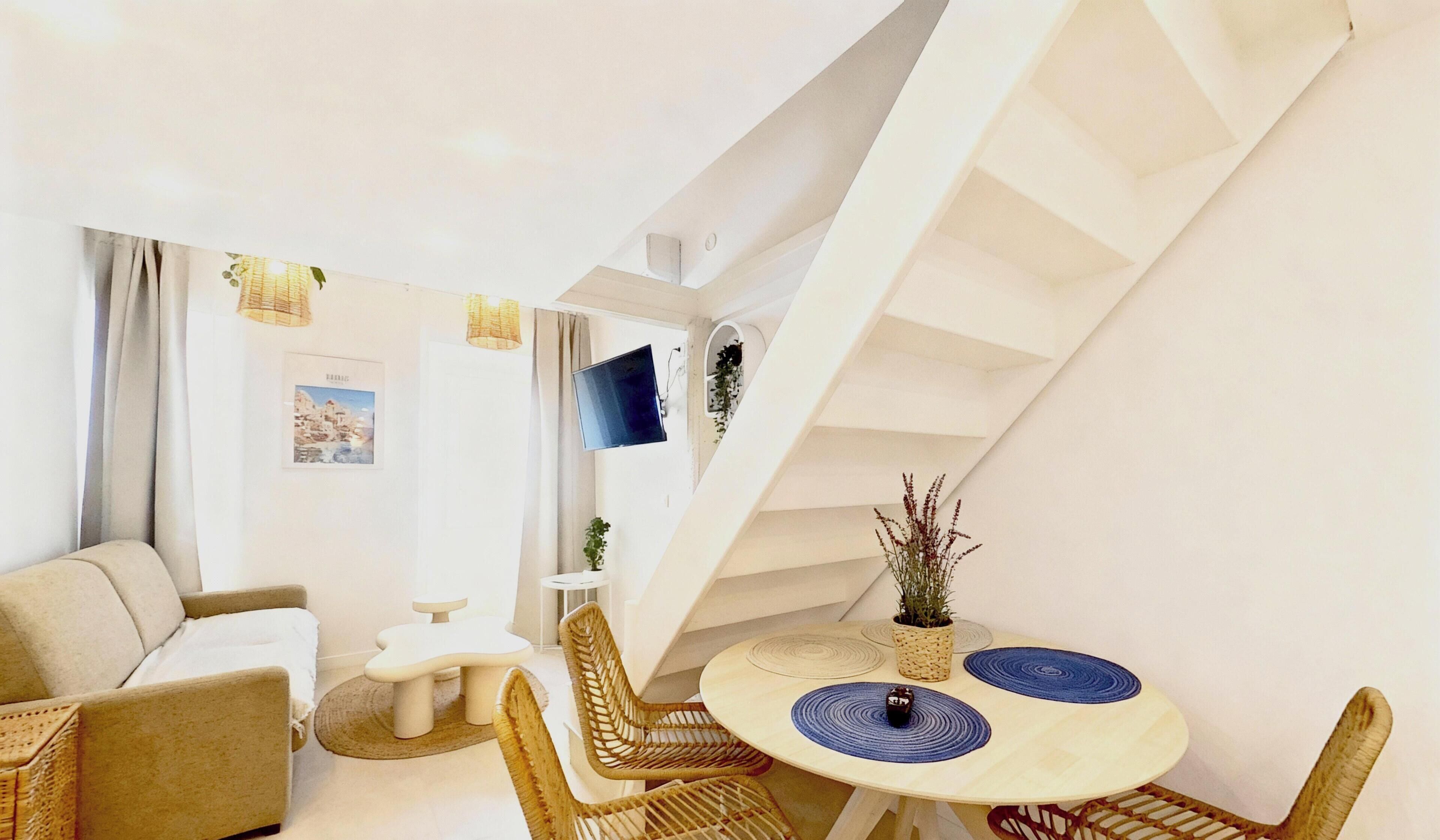 SAMOS/MILOS/SYMI/RHODES | Living area | 107-cm flat-screen TV with cable channels, Netflix, pay films