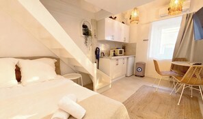 SAMOS/MILOS/SYMI/RHODES | Área de estar | TV de tela plana 107 cm com canais a cabo, Netflix, filmes pagos