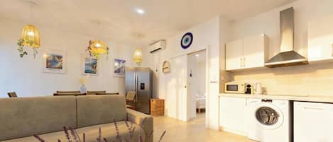 MYKONOS | Ruang tamu | 107 cm televisyen skrin rata dengan kabel, Netflix, filem berbayar