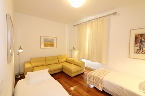 4 bedrooms, WiFi, bed sheets - Charming house w/ pool, 30 min away from the Lisbon airport. (Alenquer)