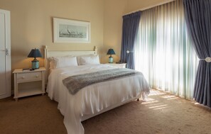 Family Quadruple Room | Desk, laptop workspace, free WiFi, bed sheets