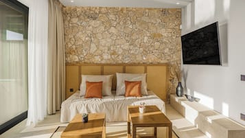 Executive Two Bedroom Suite with Private Pool | Area keluarga | Smart TV 55-inci dengan saluran TV satelit