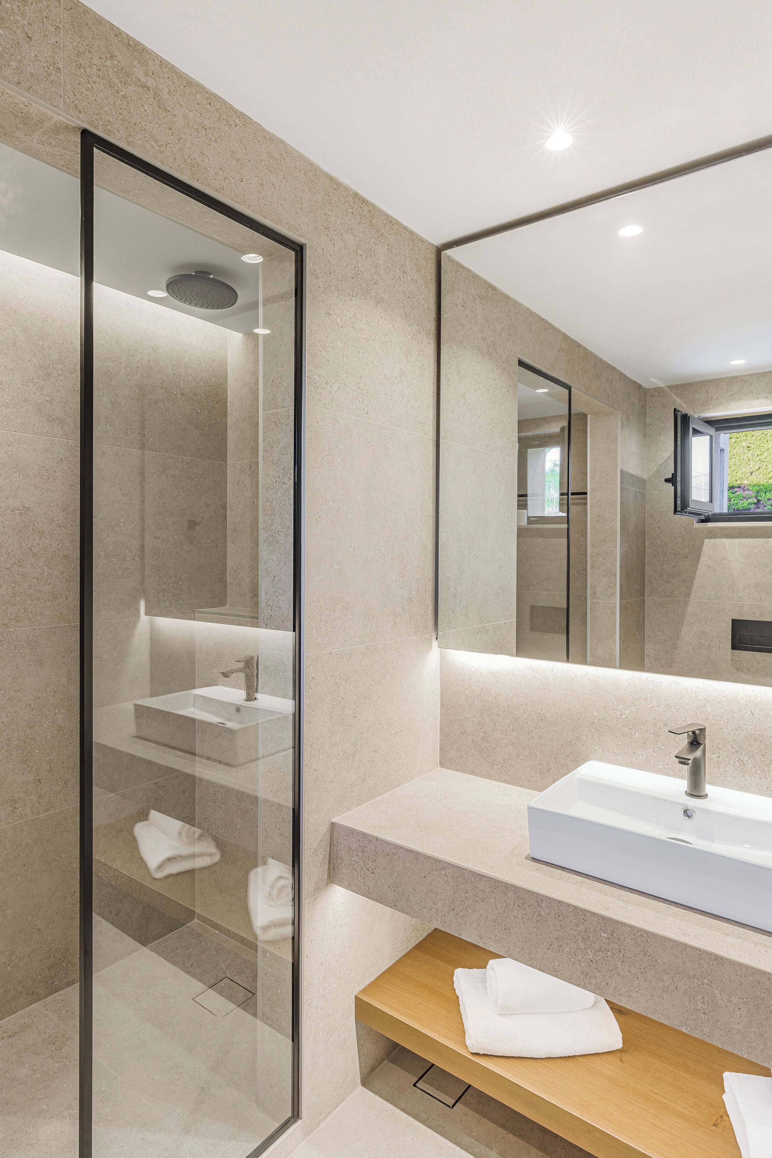 Executive One Bedroom Suite with Private Pool | 욕실 | 샤워 시설, 무료 세면용품, 헤어드라이어, 타월