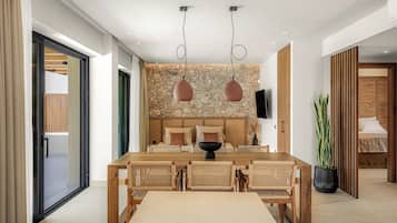 Executive Two Bedroom Suite with Private Pool | Makan di kamar