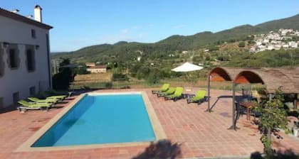 Farmhouse 10th Century nearby Barcelona for 12 people with pool and garden