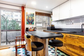 Réfrigérateur, micro-ondes, four, lave-vaisselle