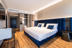 Minibar, coffres-forts dans les chambres, rideaux occultants