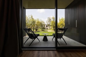 Minibar, coffres-forts dans les chambres, rideaux occultants