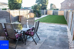 House | Outdoor dining