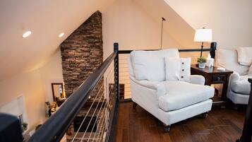 Smart TV, fireplace