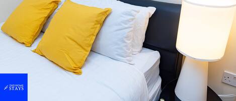 2 habitaciones, escritorio, tabla de planchar con plancha y wifi gratis