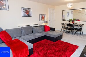Apartment | Living area - 2ndhomestays-west Bromwich- 2-bedroom Maisonette (West Bromwich)