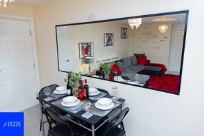 Apartment | Dining