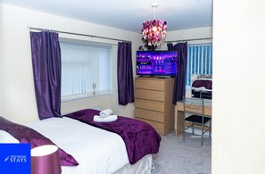 Departamento | 2 habitaciones, escritorio, tabla de planchar con plancha y wifi gratis 