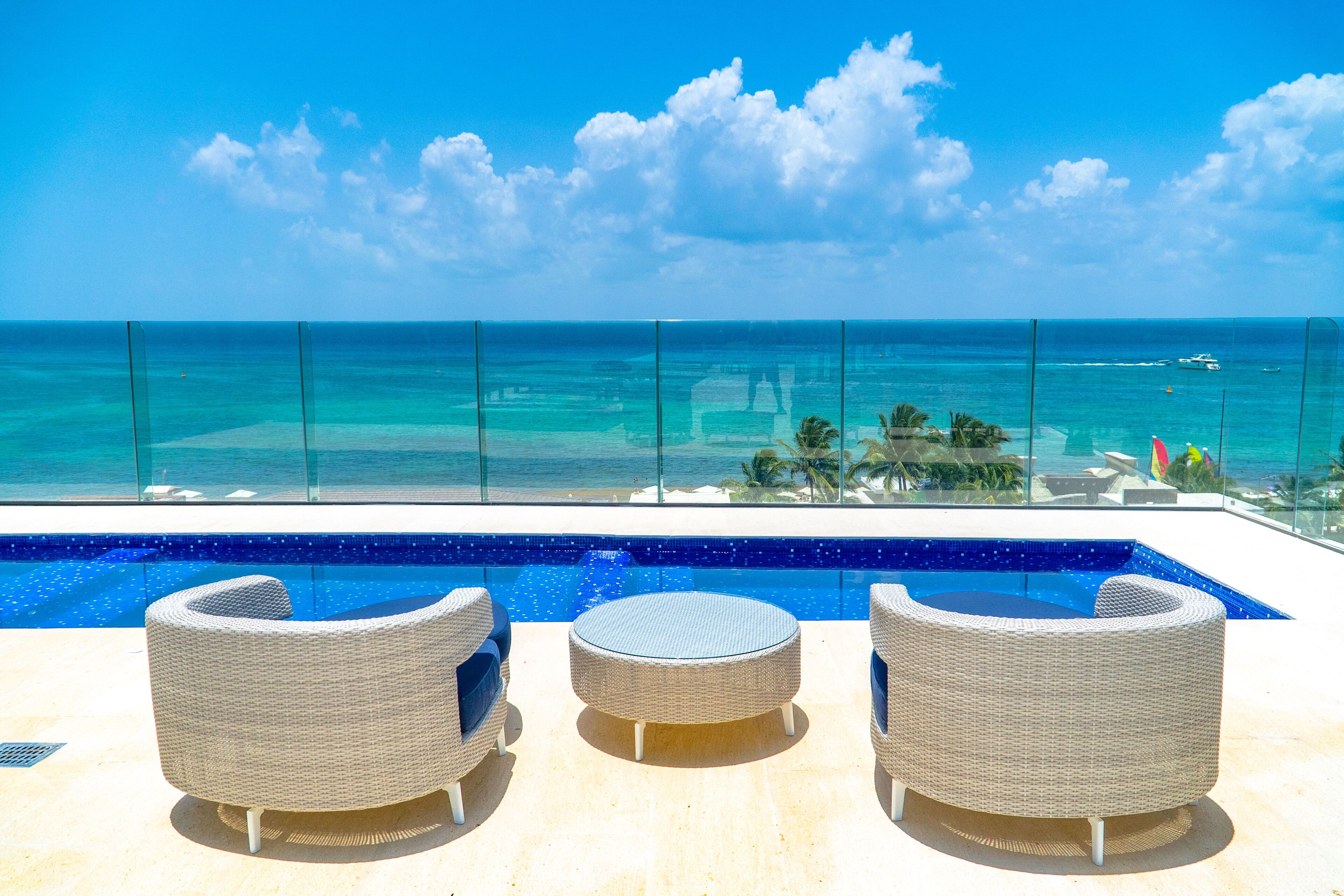 Luxury Condo | Living area