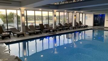 屋内プール、温水プール